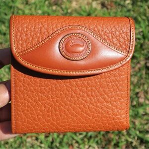 90’s Dooney & Bourke British Tan Bi-Fold Wallet – Excellent Condition!